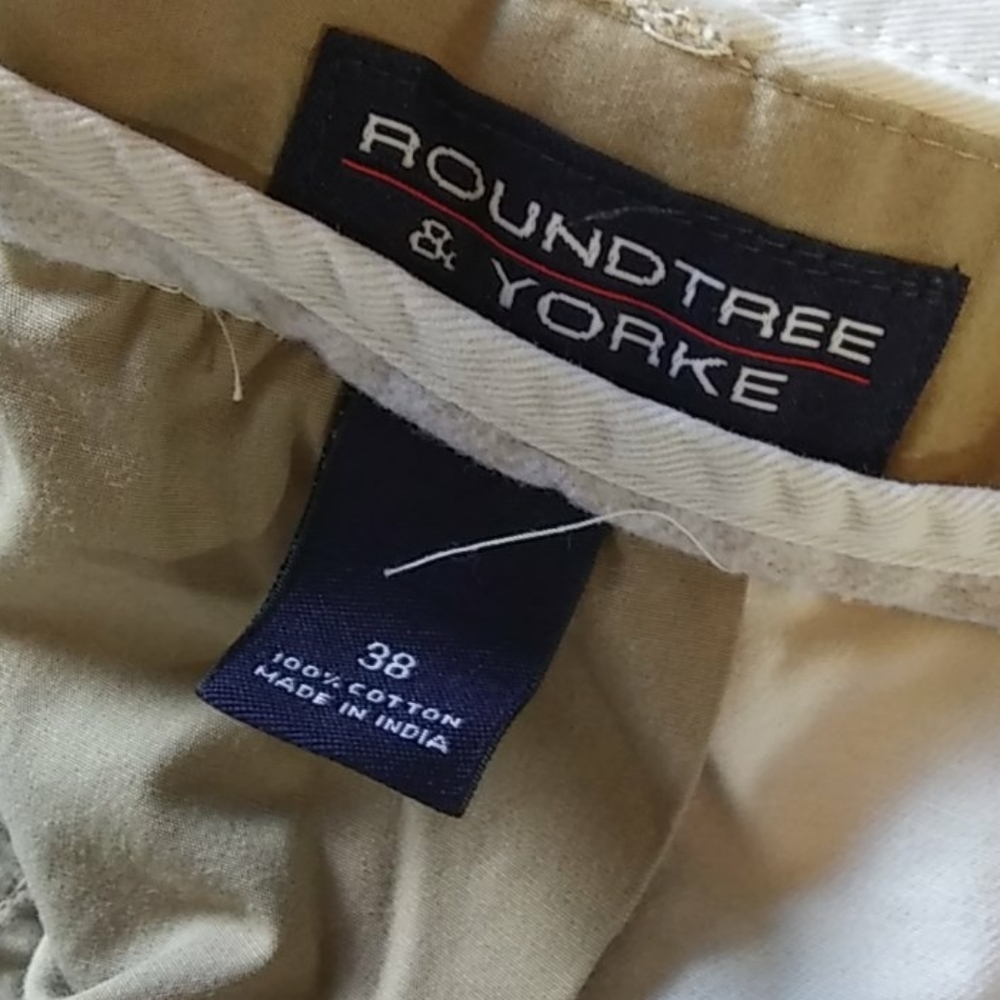 Roundtree & Yorke Cream Beige Shorts - Picture 3 of 4
